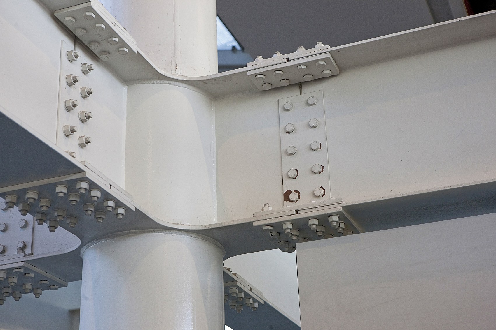 Heavy structural steel bolted knee moment connection with high-strength ASTM F3125 Grade A325 bolts and stiffener plates