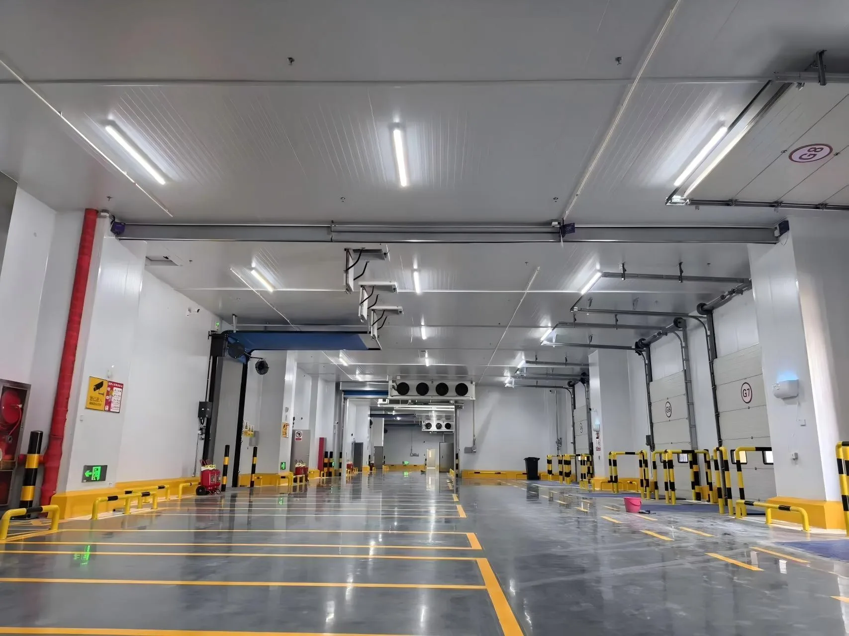 Low-temperature cold storage system and PU panels