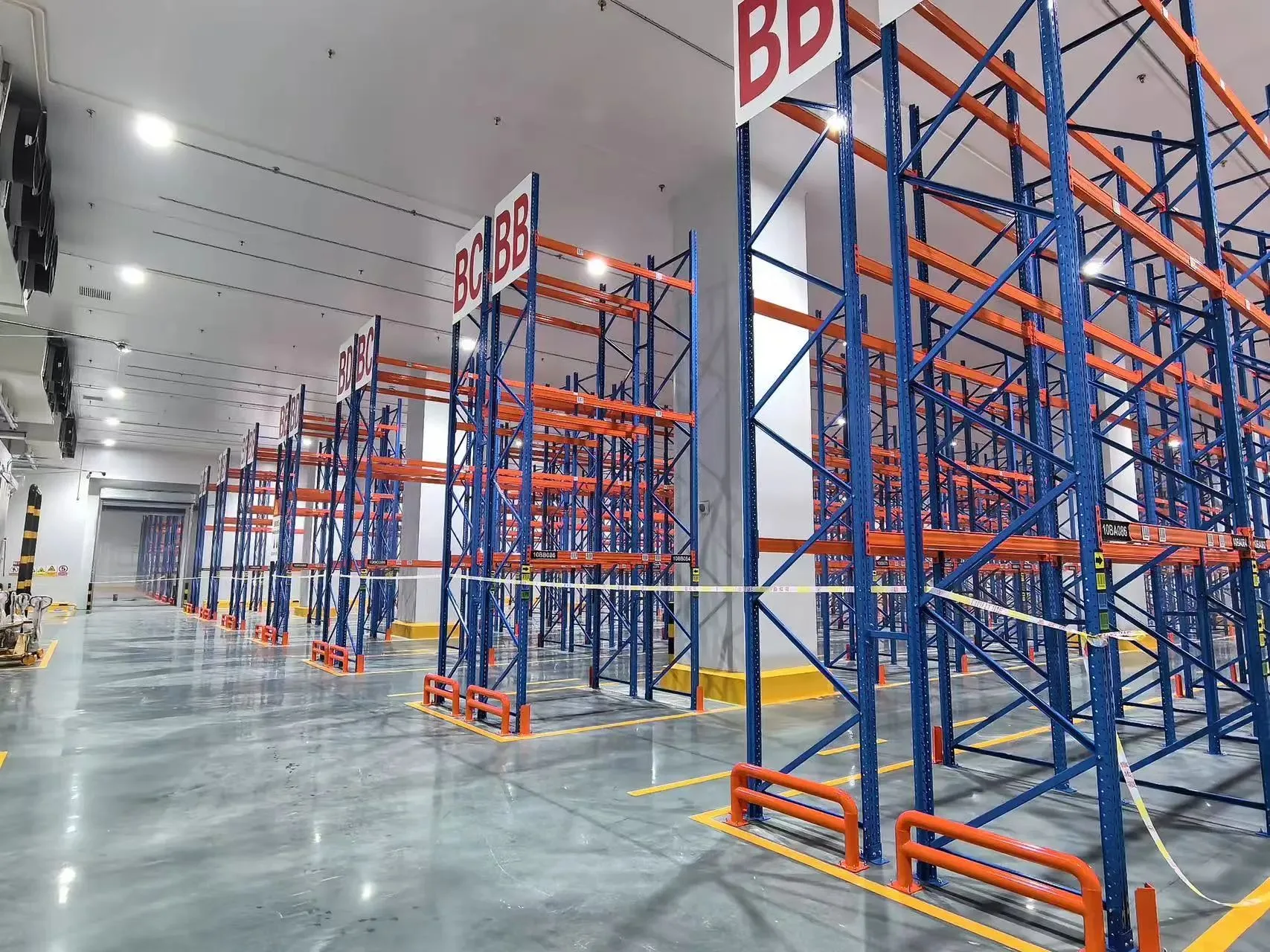 Polyurethane insulated panels wall setup