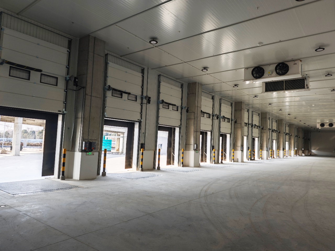 Low temperature refrigeration equipment