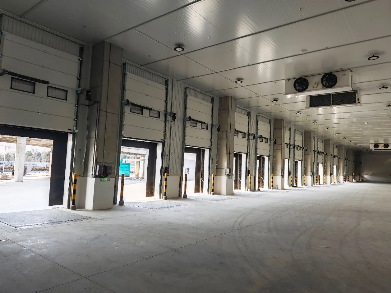 Low temperature refrigeration equipment